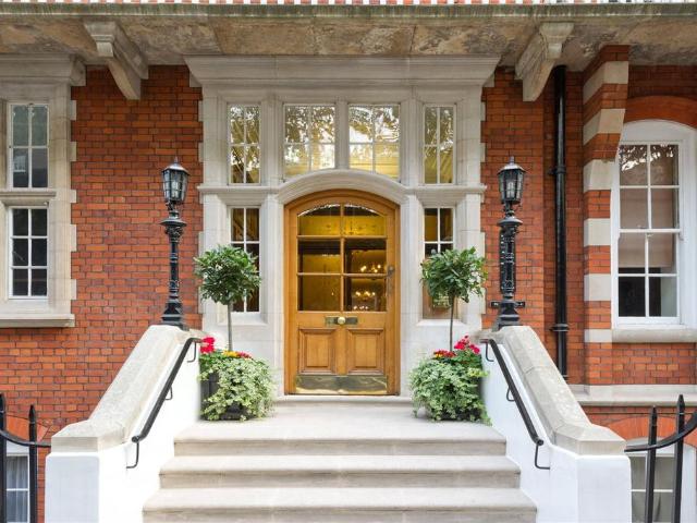 Bedford Avenue, Bloomsbury, London, WC1B 3 bed apartment to rent £6,933 pcm £1,600 pw