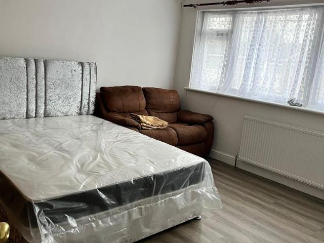 Bedford Avenue, Hayes UB4 1 bed in a house share to rent £999 pcm £231 pw