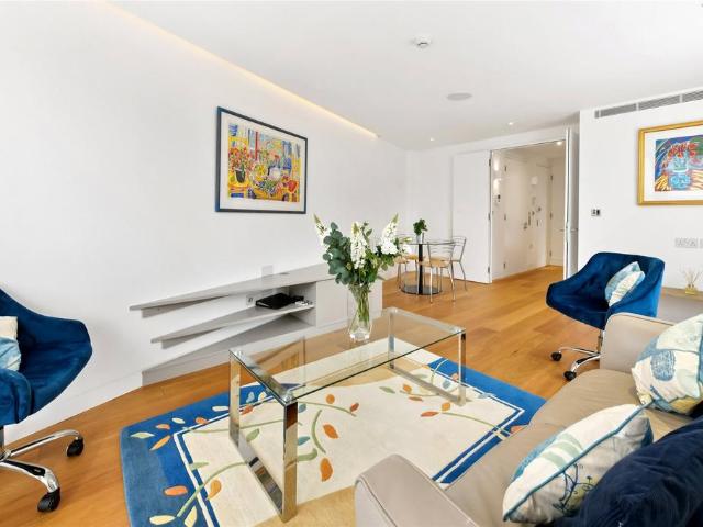 Bedford Court, WC2E 2 bed penthouse to rent £5,200 pcm £1,200 pw