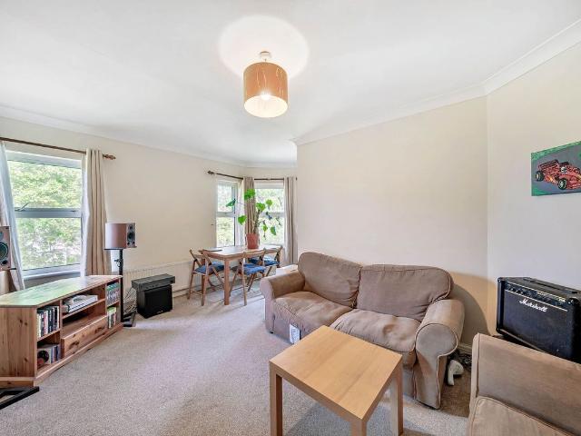 Bedford Hill, Balham, London SW12, 2 bed flat to rent, £2,400 pcm | PrimeLocation