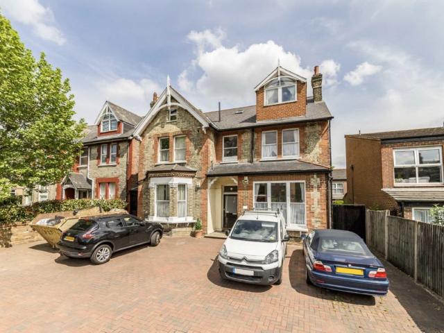 Bedford Hill, Balham SW12, 2 bed flat to rent, £2,400 pcm | PrimeLocation