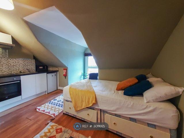 Bedford Hill, London SW12, 1 bed flat to rent, £900 pcm | PrimeLocation