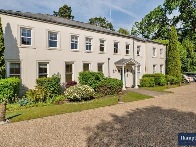 Bedford Lane, Sunningdale SL5 3 bed flat to rent £2,900 pcm £669 pw