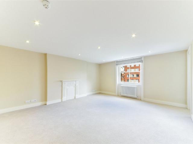 Bedford Place, Russell Square WC1B, 2 bed terraced house to rent, £4,117 pcm | PrimeLocation