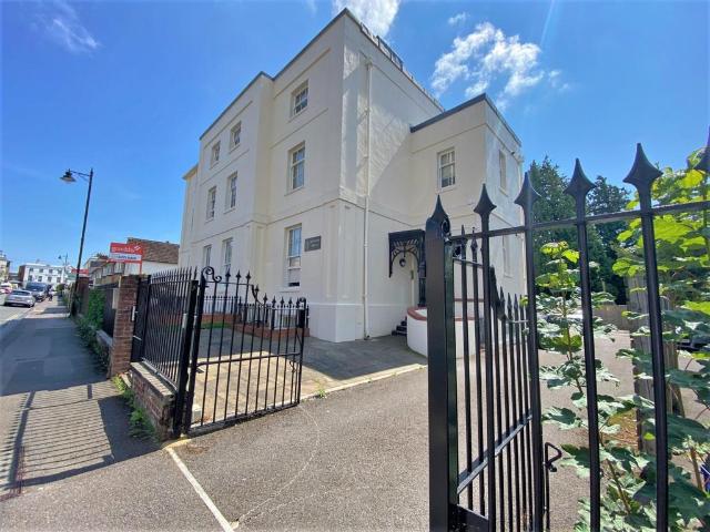 Bedford Place 1 bed flat to rent £995 pcm £230 pw
