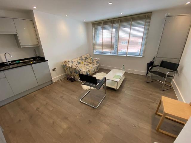 Bedford Road, Guildford GU1, 1 bed flat to rent, £1,375 pcm | PrimeLocation