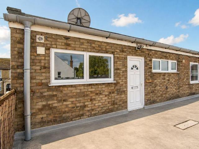 Bedford Road, Kempston, Bedford, MK42 2 bed flat to rent £950 pcm £219 pw