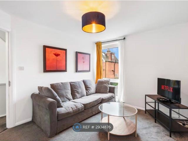 Bedford Road, Horsham RH13, 5 bed terraced house to rent, £4,500 pcm | PrimeLocation