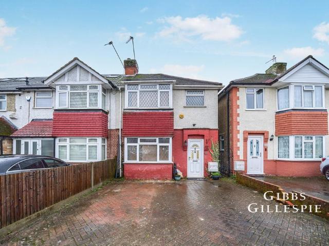 Bedford Road, Ruislip, HA4 3 bed terraced house to rent £2,300 pcm £531 pw