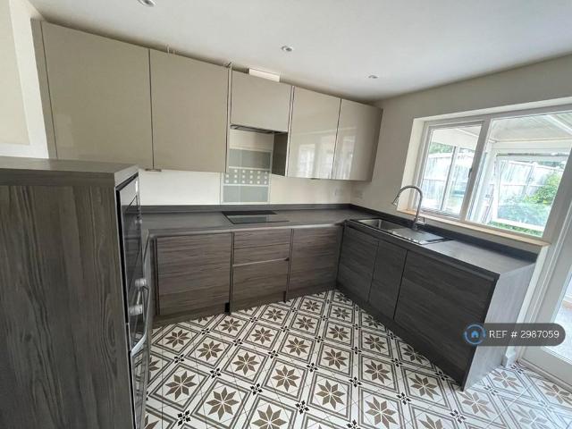Bedford Road, Wootton, MK43 2 bed bungalow to rent £1,600 pcm £369 pw