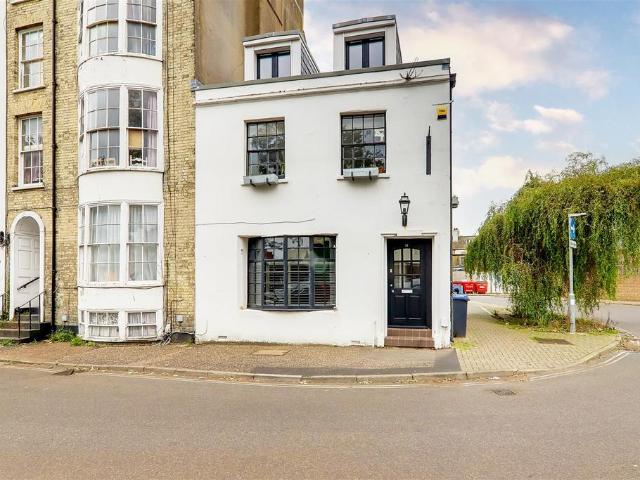 Bedford Row, Worthing, BN11 3 bed end of terrace house to rent £1,600 pcm £369 pw