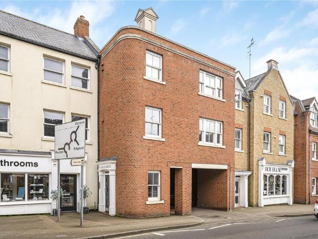 Bedford Street, Ampthill, Bedford. 2 bed apartment to rent £1,250 pcm £288 pw