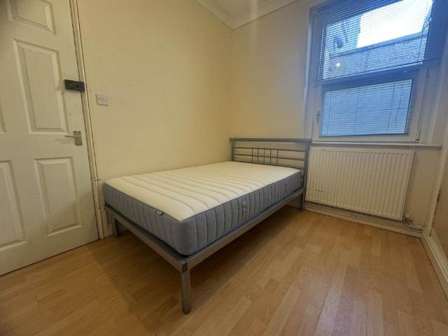 Bedford Street, Cardiff CF24 1 bed in a house share to rent £550 pcm £127 pw