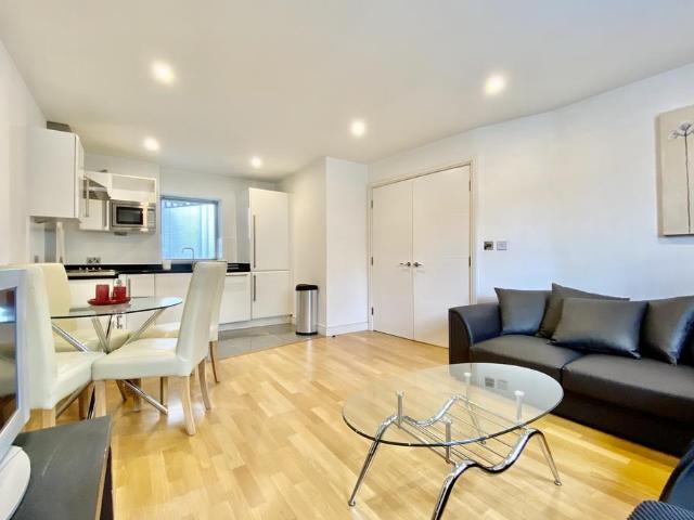 Bedford Street, Leeds, West. 2 bed apartment to rent £1,150 pcm £265 pw