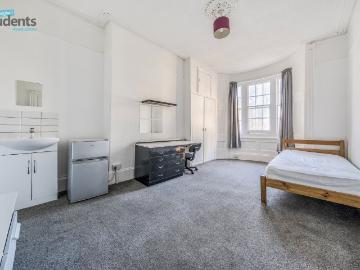 Bedford Square, Brighton, East Sussex BN1, Property to rent, £825 pcm | PrimeLocation