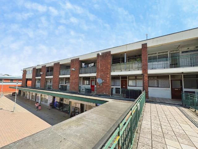 Bedford Square, Dunstable LU5 2 bed flat to rent £1,150 pcm £265 pw
