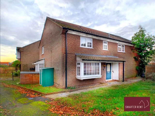 Bedfordshire Way, Wokingham RG41, 2 bed maisonette to rent, £1,450 pcm | PrimeLocation