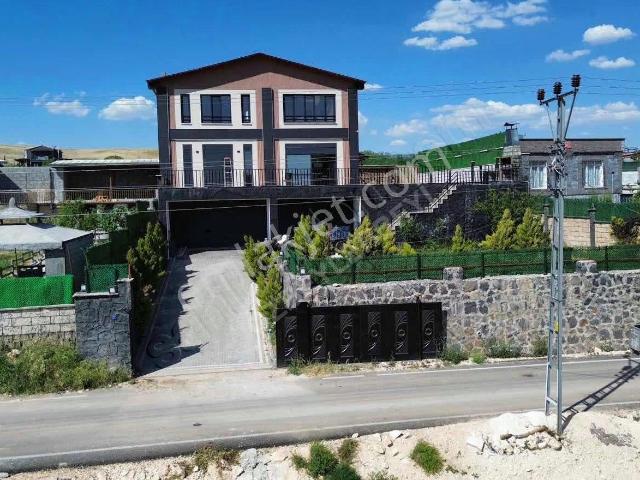 Bedirkent'te Orman Manzaralı Full+full 7+1 Prestijli Bir Villa