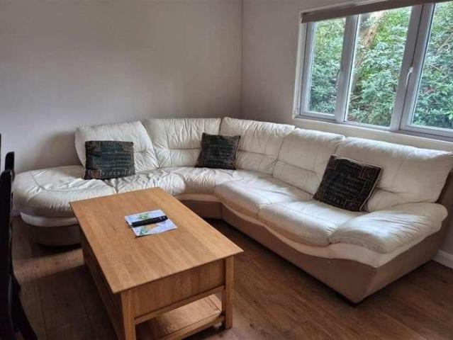 Bedroom Chalet Bungalow Park Home In Wokingham, RG40