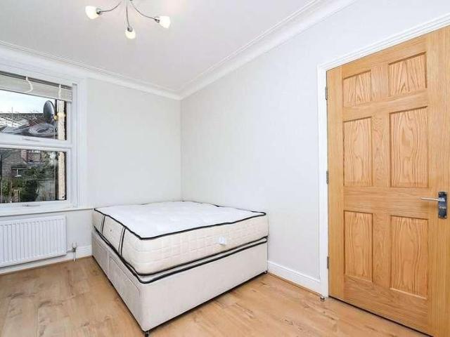 Bedroom, Edridge Road, Croydon, CR0