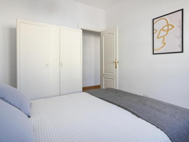 Bedroom for rent in Maisonnave 31, Alicante
