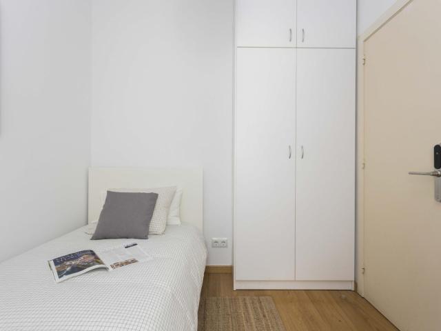 Bedroom for rent in Nicaragua 126, Barcelona