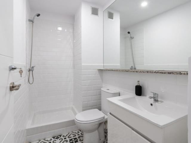 Bedroom for rent in Carme 5, Barcelona