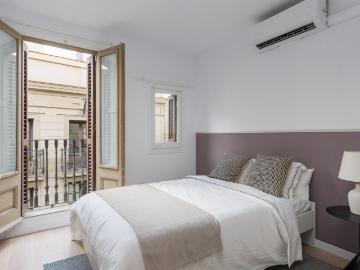 Bedroom for rent in Carme 5, Barcelona