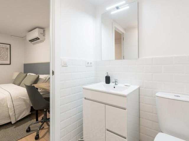 Bedroom for rent in Carme 5, Barcelona