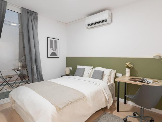 Bedroom for rent in Carme 5, Barcelona