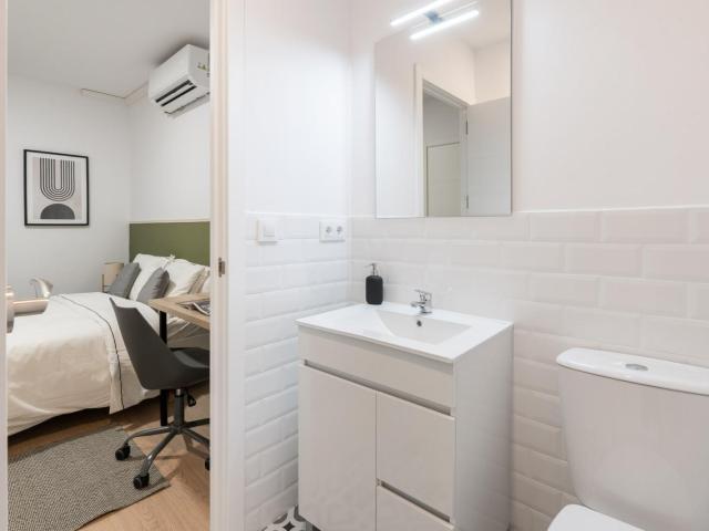 Bedroom for rent in Carme 5, Barcelona