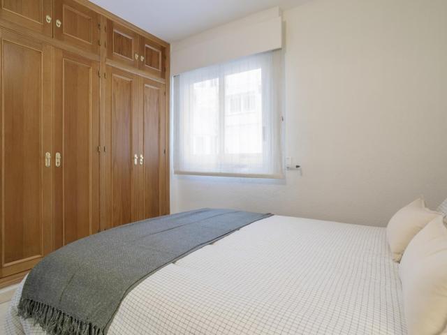 Bedroom for rent in Doctor Gadea 7, Alicante