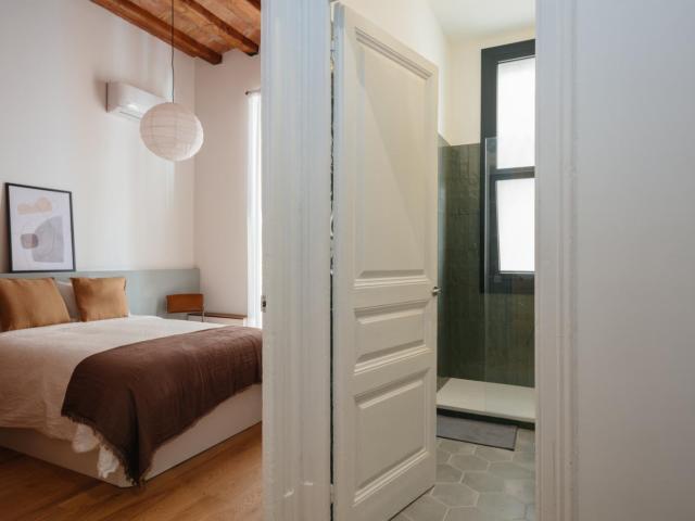 Bedroom for rent in Provença 243, Barcelona
