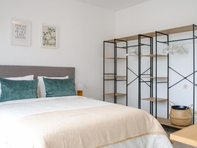 Bedroom for rent in Reyes Catolicos 20, Alicante