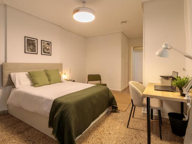 Bedroom for rent in Teniente Duran 17, Alicante