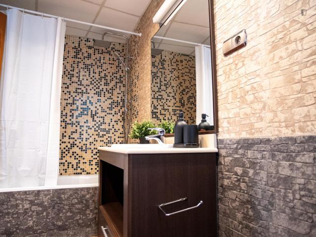 Bedroom for rent in Valdes 6, Alicante
