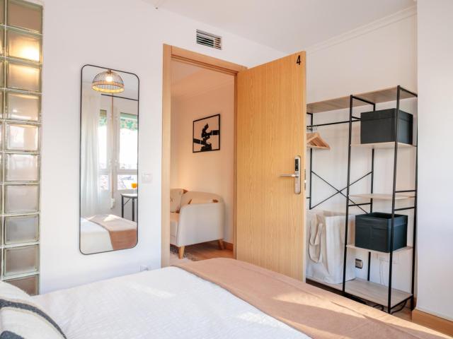 Bedroom for rent in Valdes 6, Alicante