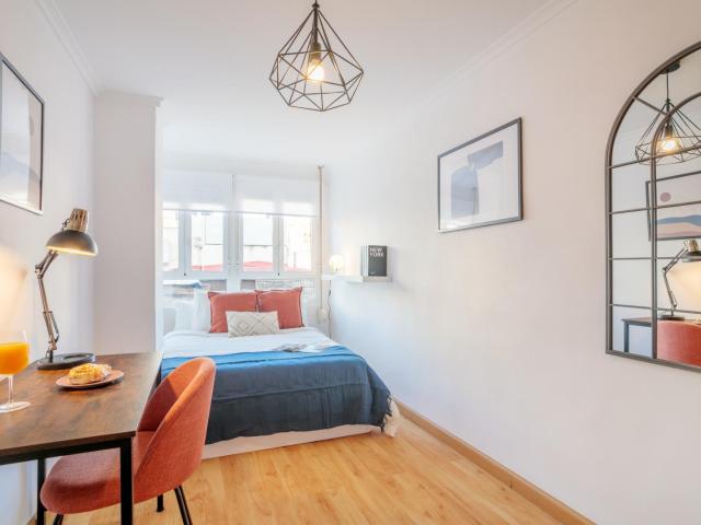 Bedroom for rent in Valdes 6, Alicante
