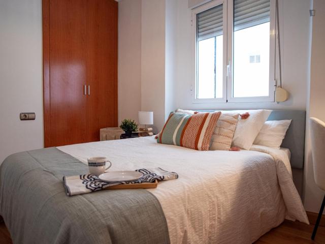 Bedroom for rent in Valdes 6, Alicante