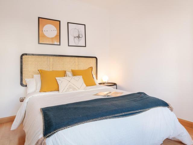 Bedroom for rent in Valdes 6, Alicante