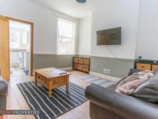 Bedroom, Gwenfron Street, L6