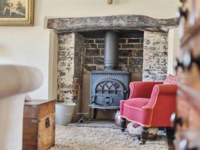 Bedroom Semi detached House In Midhurst, GU29