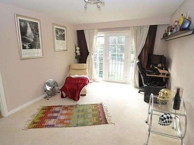 Bedroom T Floor In Guildford, GU1