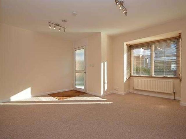 Bedroom Terraced Bungalow In Guildford, GU1
