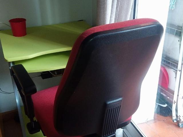 Bedroom with a balcony, only for girls with confirmed enrollment by university in Barcelona. Near Metro L4 Hospital Sant Pau