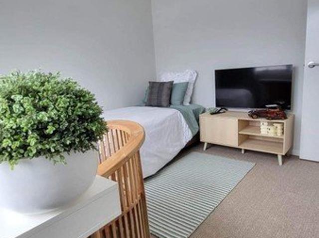 Bedroom with Shared bathroom in Resort Style Shared Home Helensvale