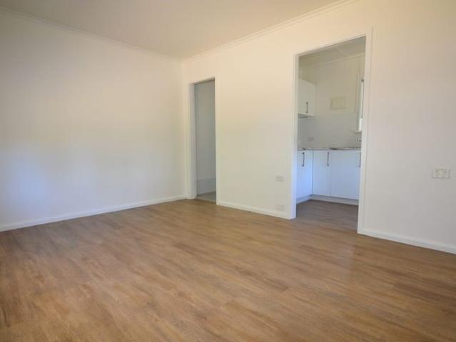 BEDSIT CLOSE TO TOWN
