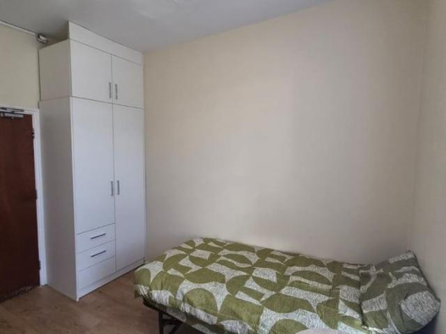 Bedsit, Belmont Road, N15