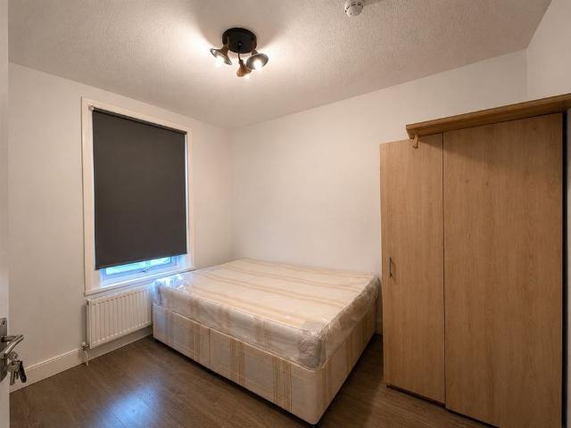 Bedsit, Glyn Road, E5