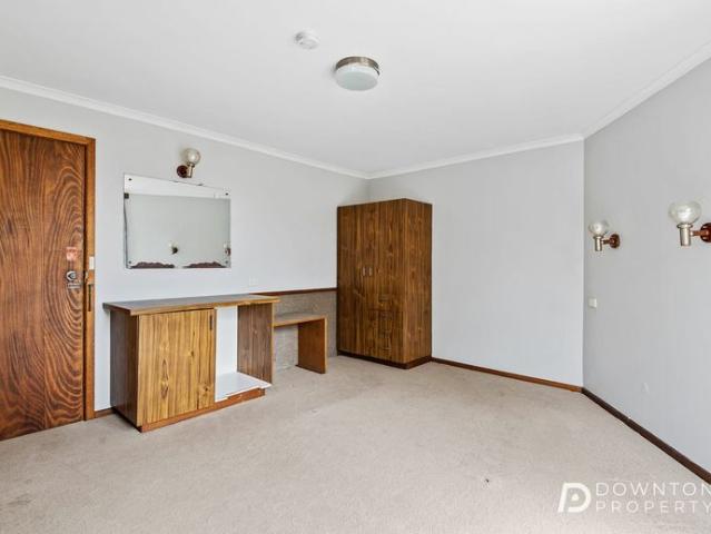 Bedsit in West Hobart